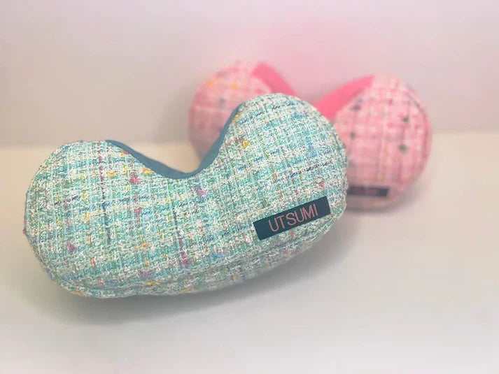 Utsumi grooming pillow with flat and dipped side for dog support